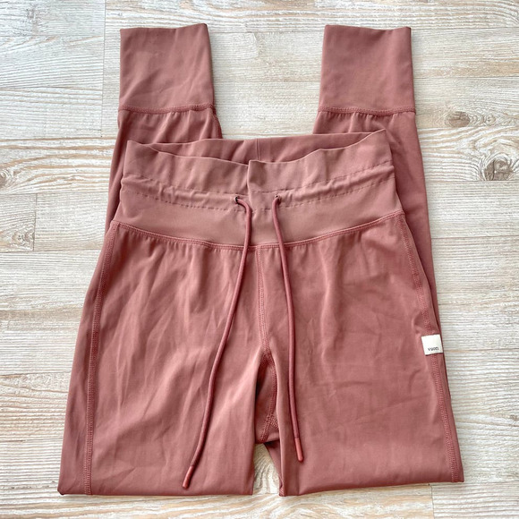 Vuori Pants - Vuori Daily Legging | Hazelnut Size Small